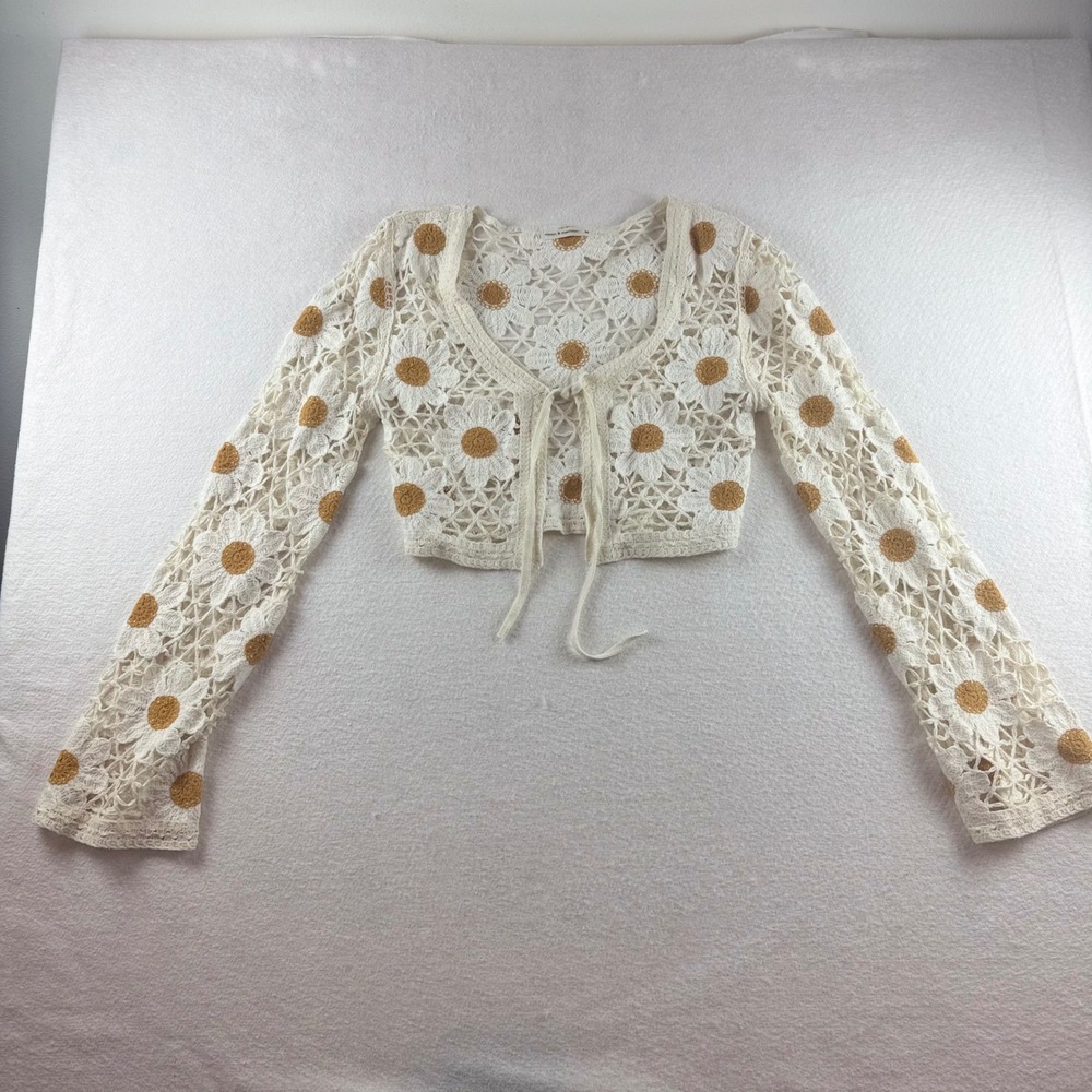 Moon & Madison Cream Daisy Crochet Cropped Tie Front Cardigan Medium Boho